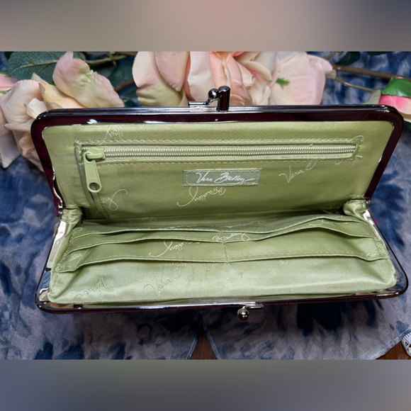 Vera Bradley Dahlia Double Kiss lock Clutch Beautiful floral Pattern for spring - Picture 9 of 9